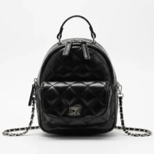 Mini mochila convertible de eco-cuero Lucca en negro acolchado con correas de cadena plateadas, vista frontal - Porte Italia.